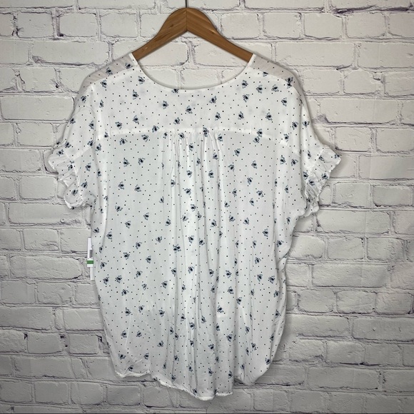 Single Thread Bee Print Faux Wrap Top - Picture 7 of 8